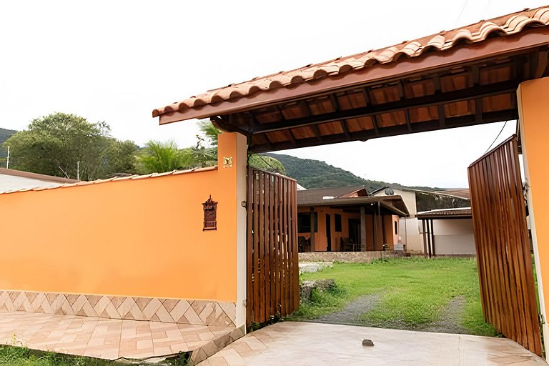 PIScina 4 Dorm/ 400 metros da Praia Perequê-Açú